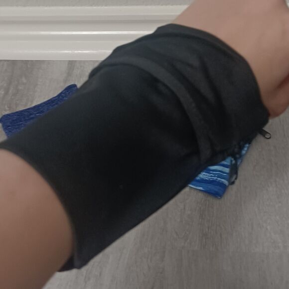 Spandex Sweatband Wrist Wallet, 2 Pockets *Pick 1 for $3, Pick 2 for $5* - Picture 4 of 7